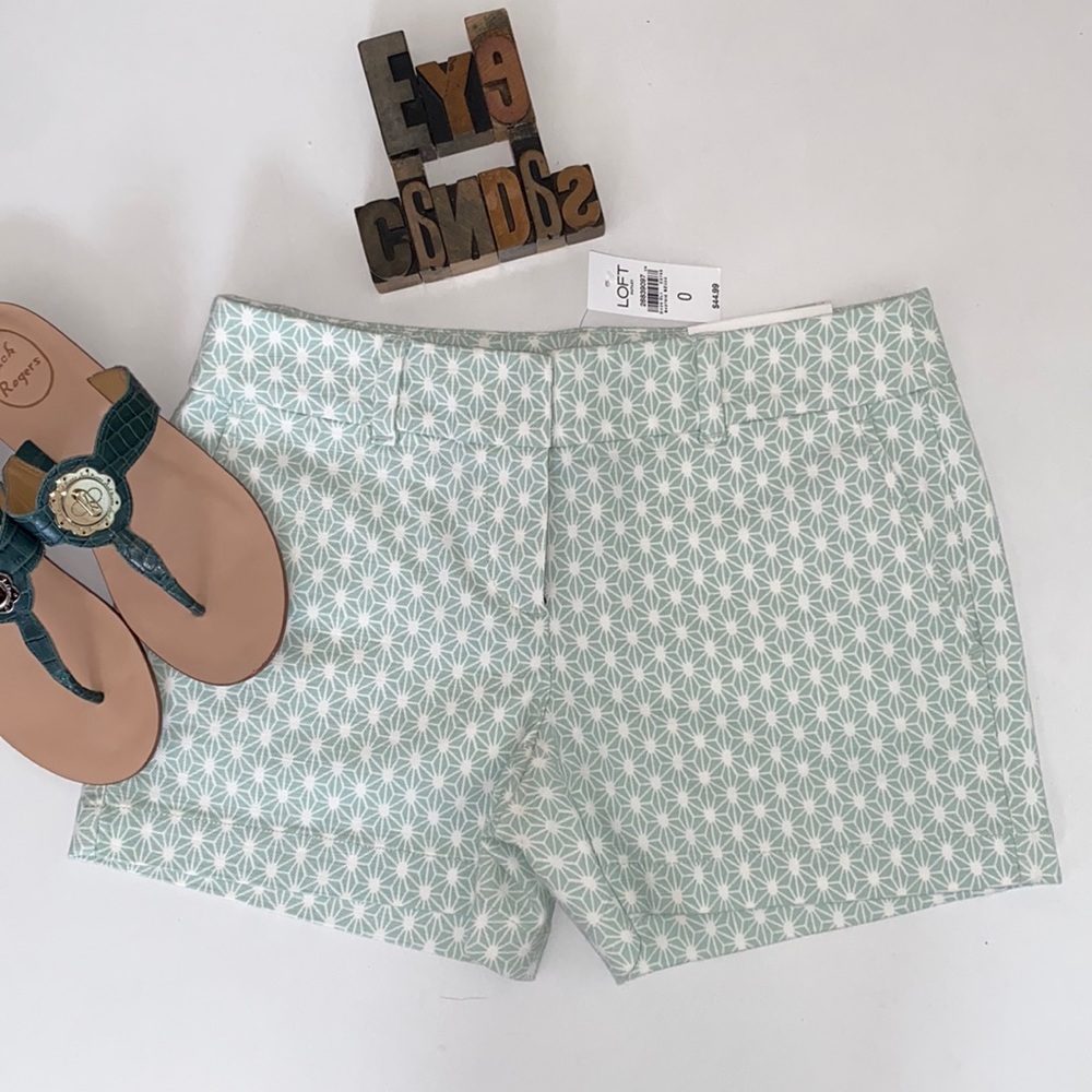 🆕LOFT Outlet 4” Short in Sage Green & White Geometric Print
